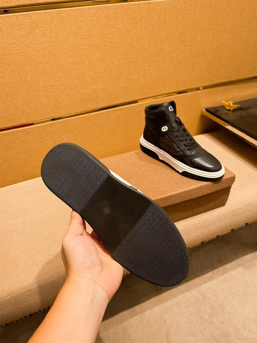 Men's shoes💰 480💰[Dior]🔥 High-end men's shoes brand official website 1:1 latest masterpiece: the upper is made of Italian imported first-layer cowhide with a comfortable and breathable lining➕original non-slip and wear-resistant outsole🔥, making walking more convenient and comfortable! An exclusive new model, a stunning work, a beautiful 1:1 replica [color] compared to the official quality! Create a fashionable personality to set off your uniqueness! A must-have for trendy men! Classic 🔥Size: 38-44 Color: 🔥 2⃣️colors available🔥.